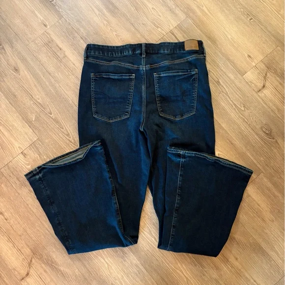 AE Next Level Curvy Super High-Waisted Flare Jean LONG - Picture 7 of 8